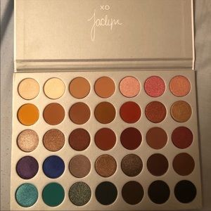 Jaclyn hill pallet